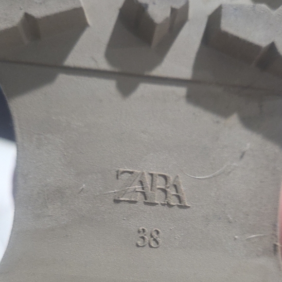 ZARA Cream Lace-Up High-Top Boots Size 8. - Picture 2 of 6